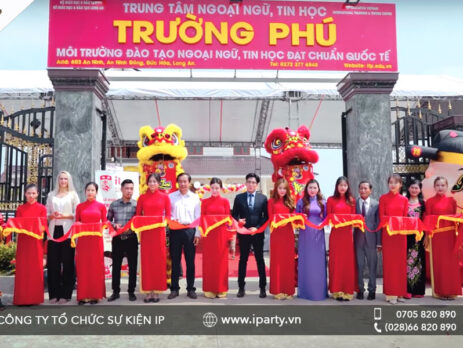 tung-bung-khai-truong-trung-tam-anh-ngu