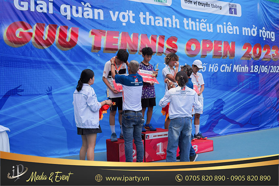 trao-phan-thuong-cho-cac-thu-hang