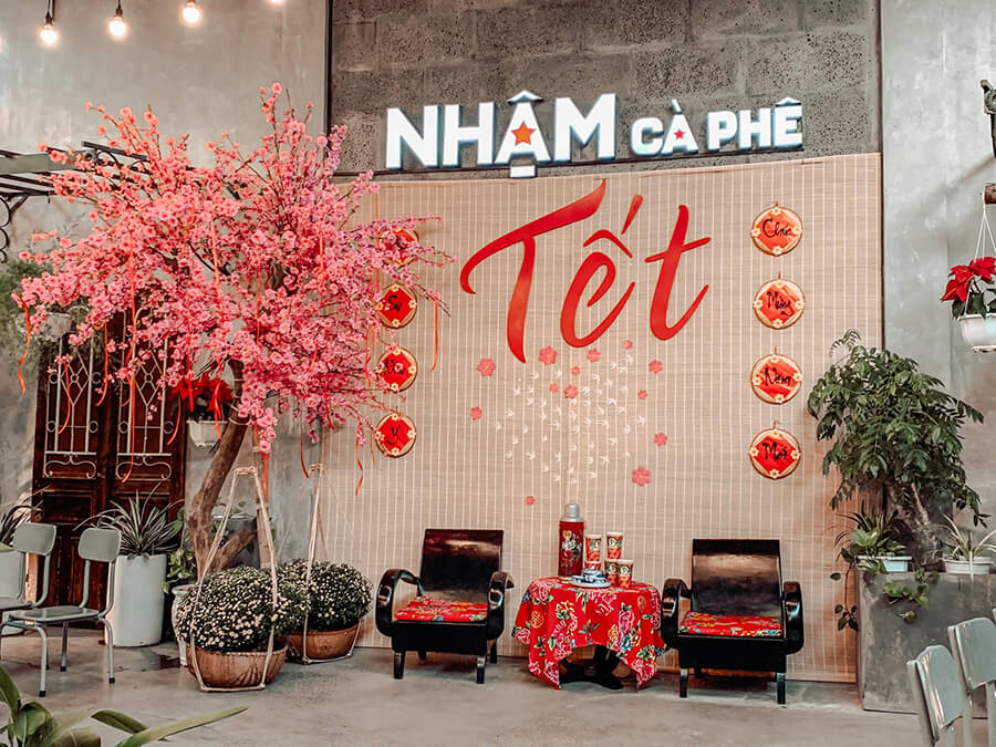 trang-tri-tet-tai-quan-ca-phe